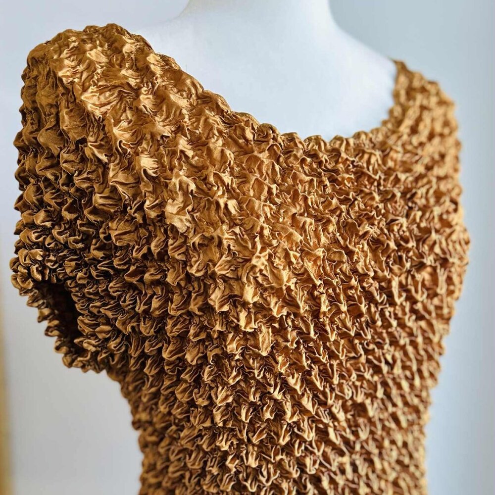 Vintage Radiance Antique Gold Silk-Blend Popcorn Crinkle Stretch Top – US M
